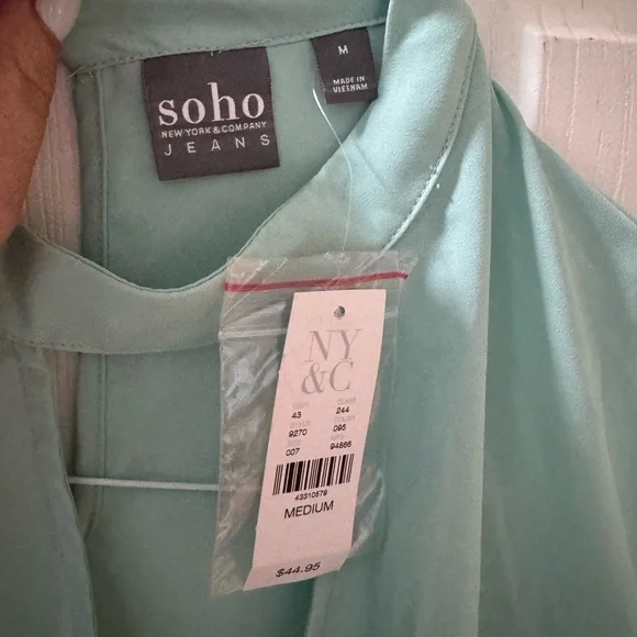 NWT NY & Co Mint Green Women's Blouse - Picture 2 of 3
